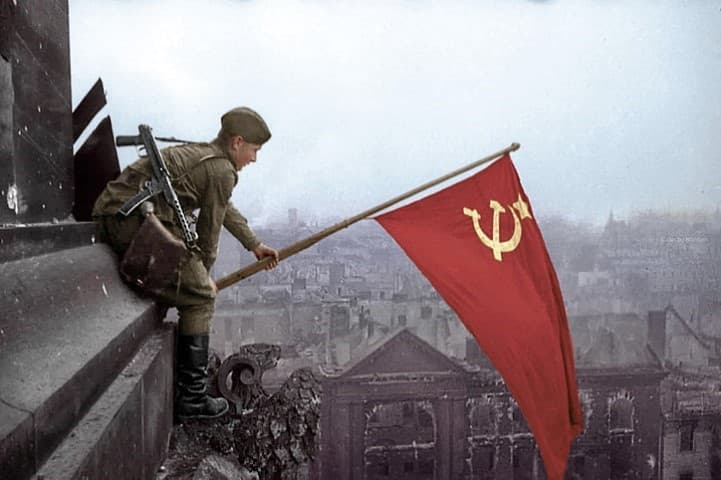 Победа рейхстага Берлин 1945 - русский солдат