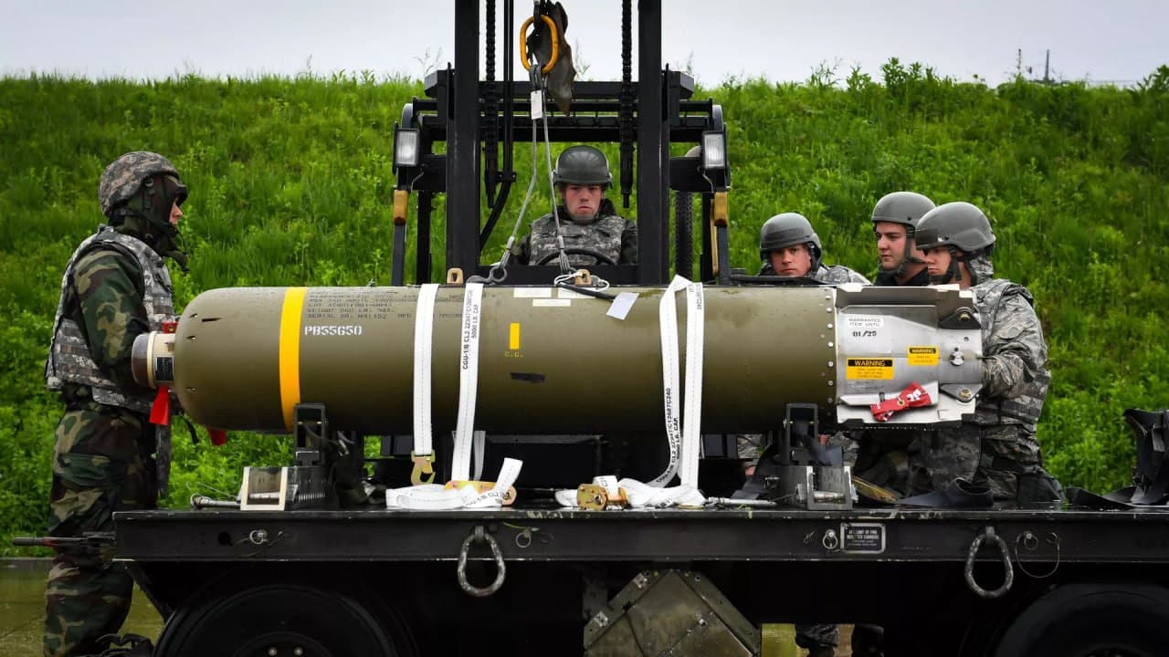 Cluster bombs will kill Ukraine civilians curse land for generations former CIA officer Cluster bombs will kill Ukraine civilians curse land for generations former CIA officer